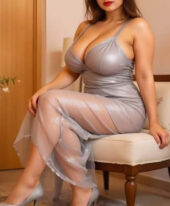 Navya Dhawan Sumptuous Housewife