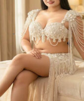 Jasmine Parmar Sumptuous Housewife